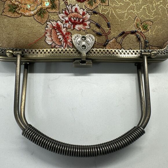 Vintage beaded evening purse with antique closure hardware Chain Strap - Picture 5 of 13